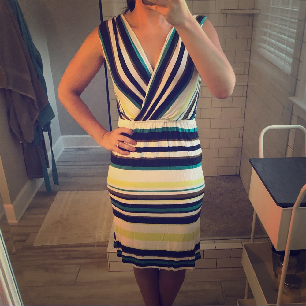 3/$20 V-neck day dress